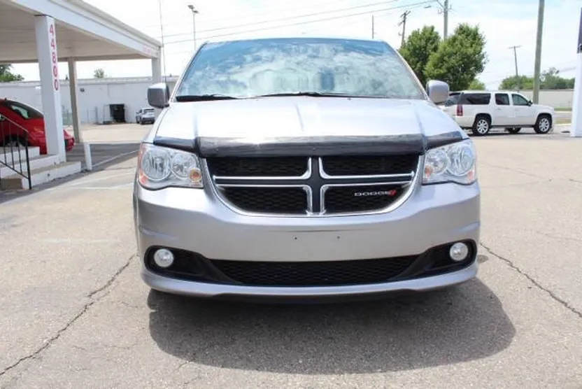 2017 Dodge Grand Caravan SXT photo 1