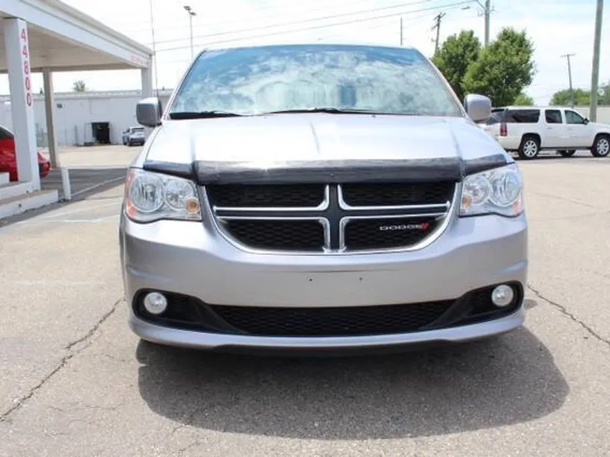 2017 Dodge Grand Caravan SXT photo 1