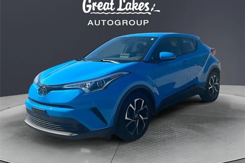 2019 Toyota C-HR LE photo 1