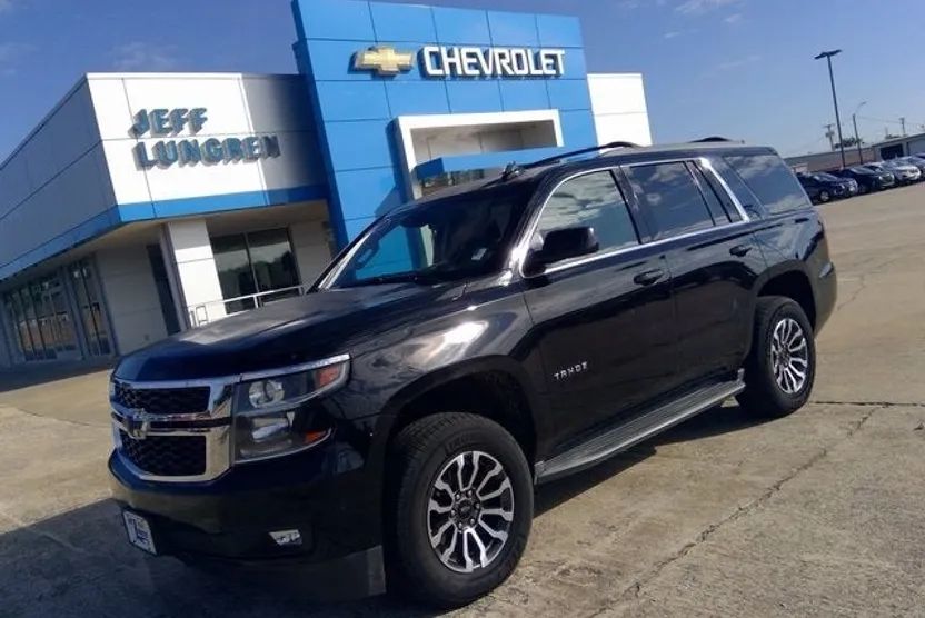 2017 Chevrolet Tahoe LT photo 1
