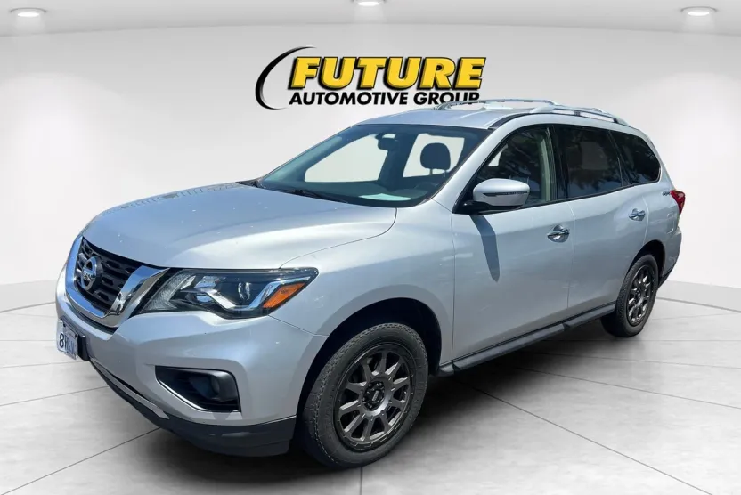 2018 Nissan Pathfinder SV photo 1