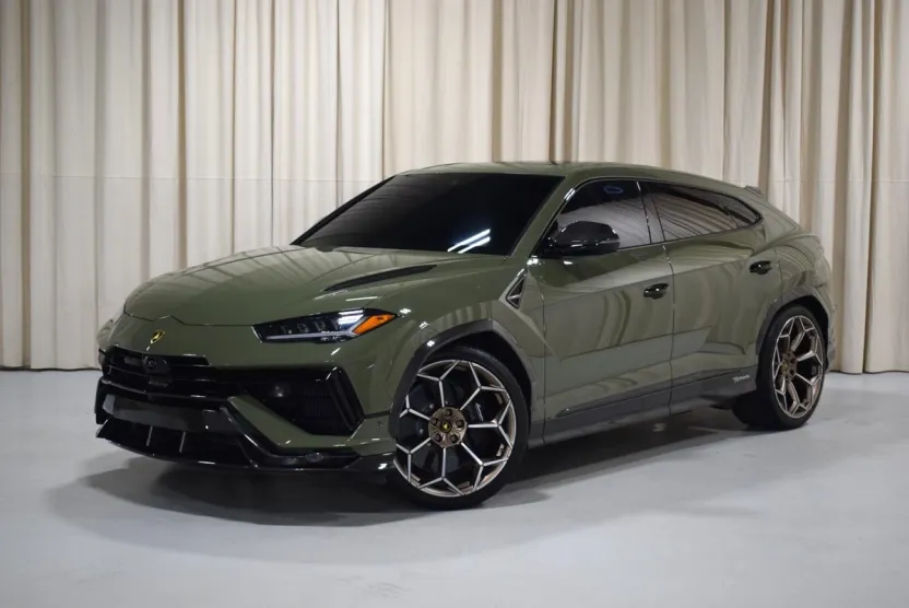 2024 Lamborghini Urus Performante photo 1