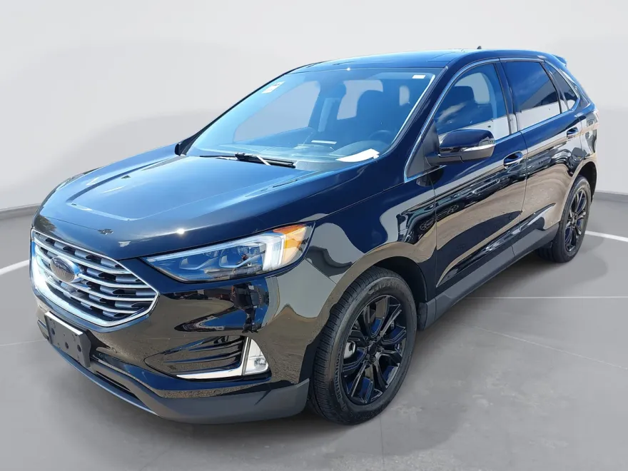 2022 Ford Edge Titanium photo 1