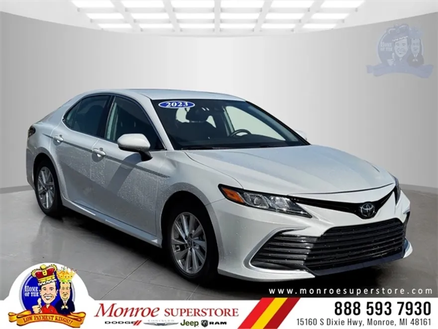 2023 Toyota Camry LE photo 1