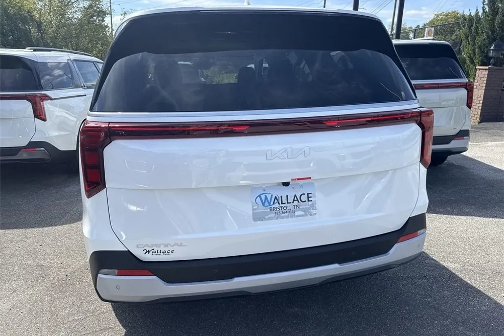 2026 Kia Carnival LX photo 1