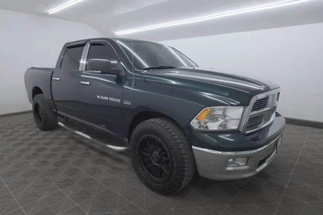 2011 Ram 1500 SLT photo 1
