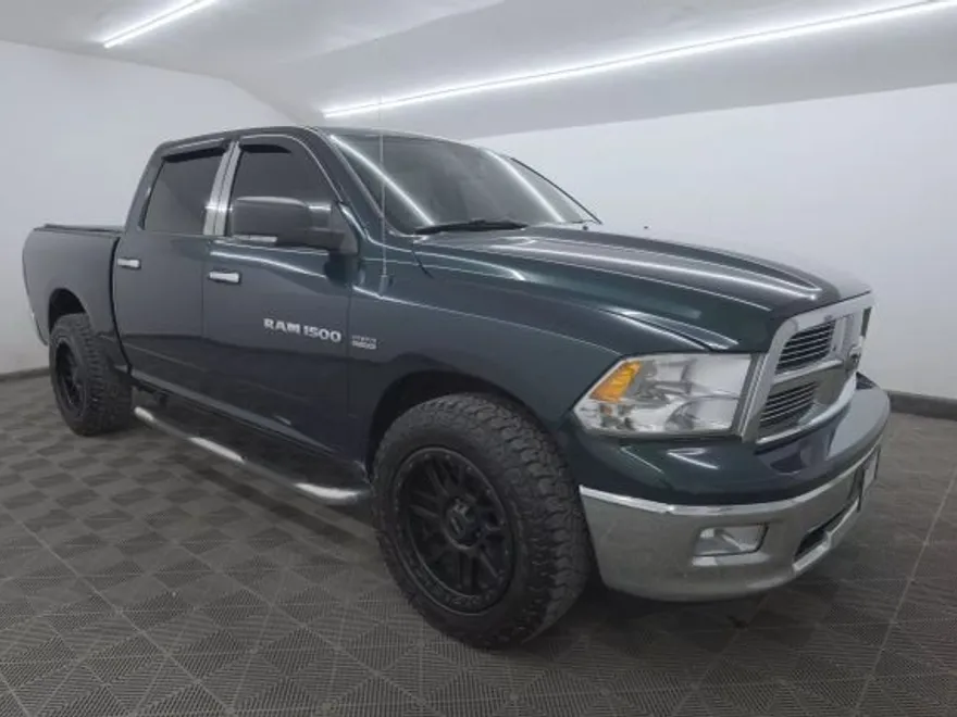 2011 Ram 1500 SLT photo 1