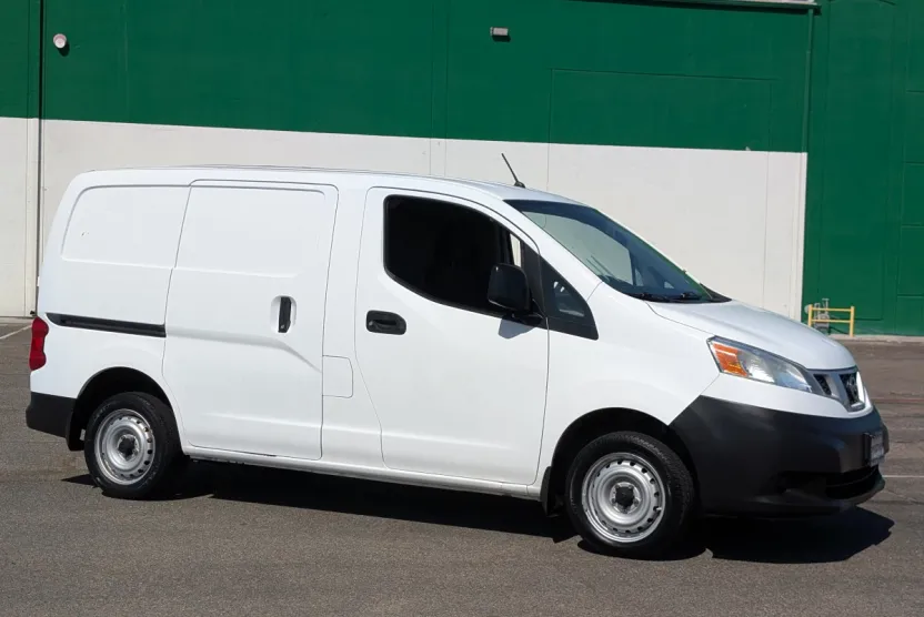 2015 Nissan NV200 SV photo 1