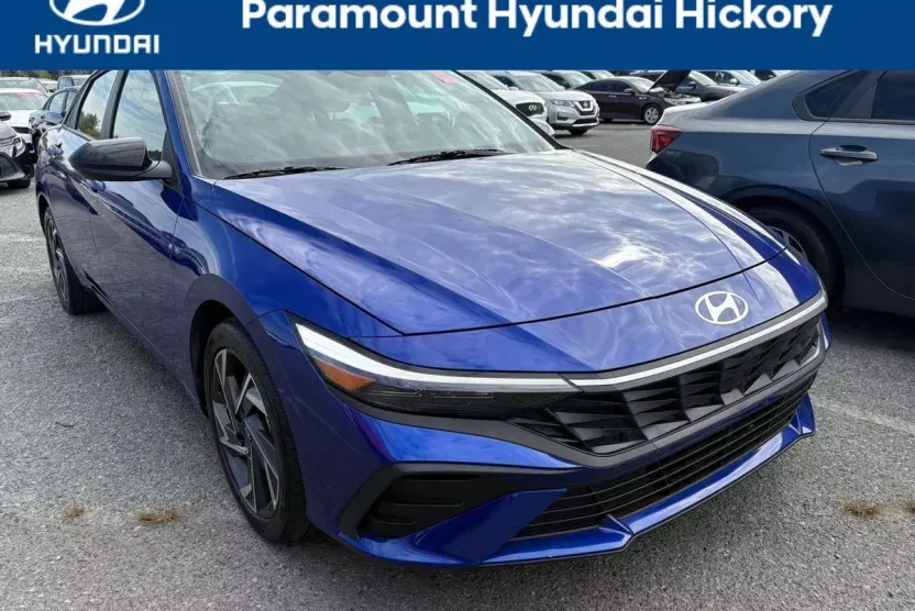 2025 Hyundai Elantra SEL Sport photo 1