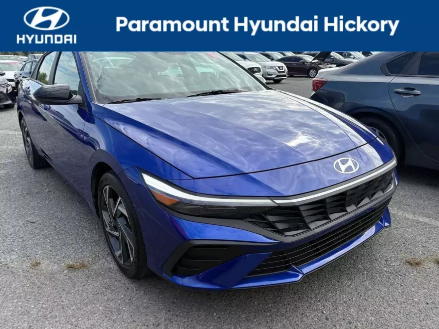 2025 Hyundai Elantra SEL Sport photo 1