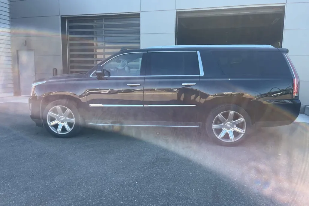 2019 Cadillac Escalade ESV Luxury photo 1