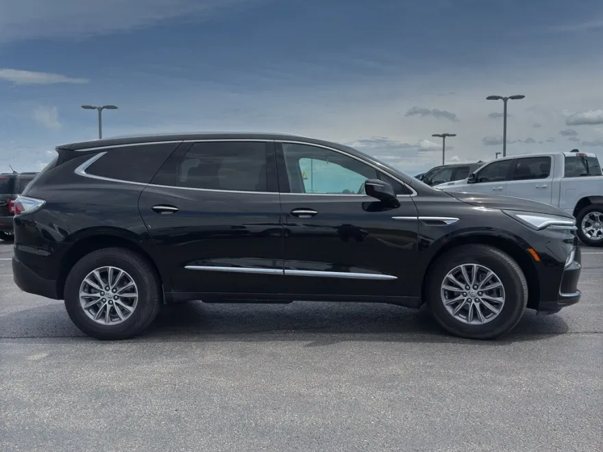 2024 Buick Enclave Essence photo 1