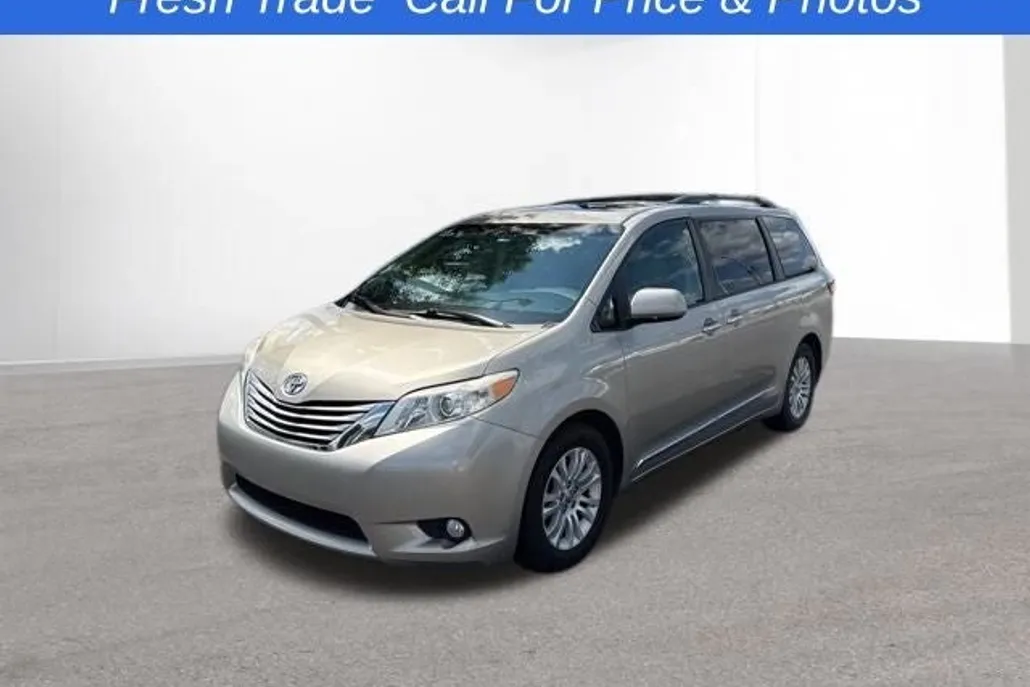 2017 Toyota Sienna XLE photo 1