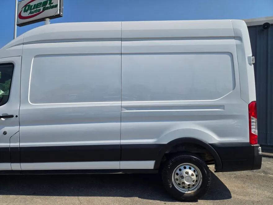 2022 Ford Transit photo 1