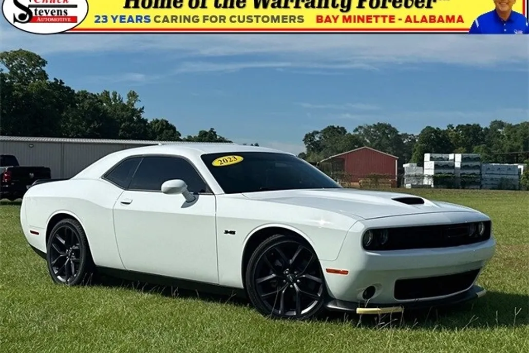 2023 Dodge Challenger R/T photo 1