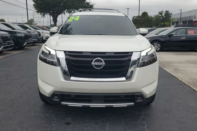 2024 Nissan Pathfinder Platinum photo 1