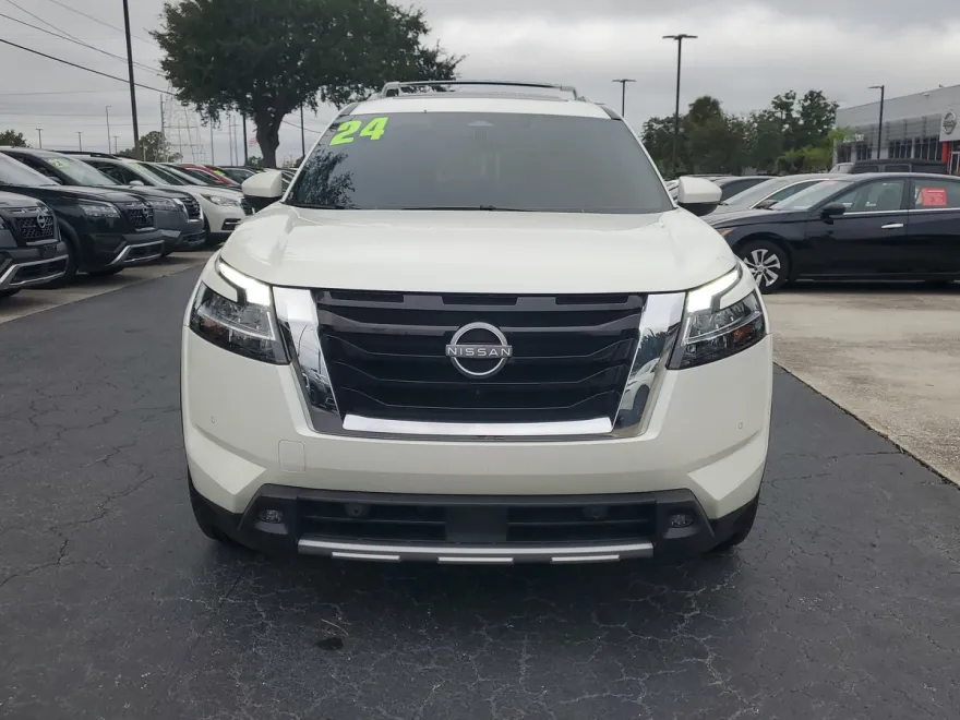 2024 Nissan Pathfinder Platinum photo 1