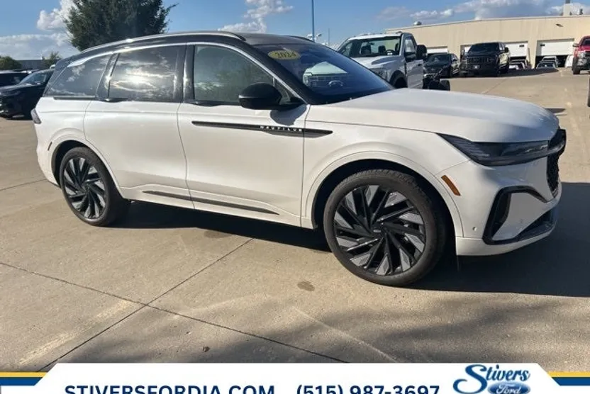 2024 Lincoln Nautilus Black Label photo 1