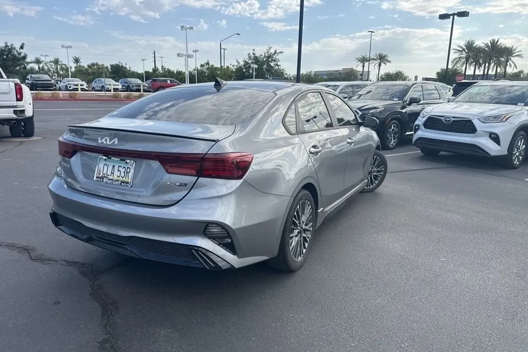2023 Kia Forte GT-Line photo 1