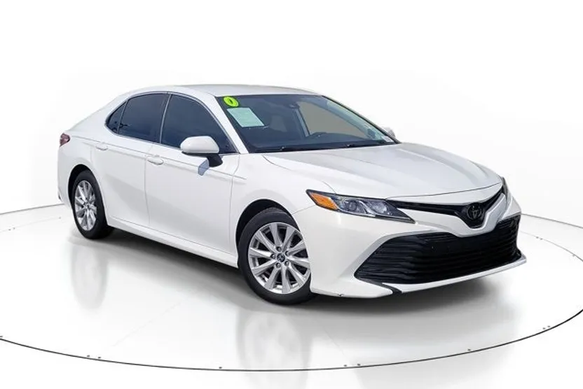 2020 Toyota Camry LE photo 1