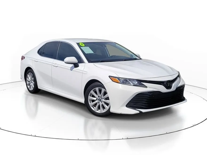 2020 Toyota Camry LE photo 1