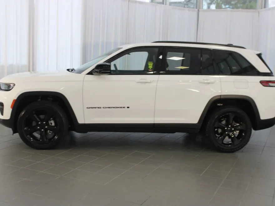 2023 Jeep Grand Cherokee Altitude photo 1