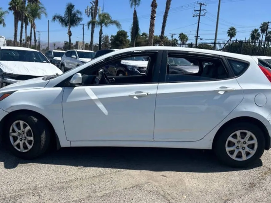 2013 Hyundai Accent GS photo 1