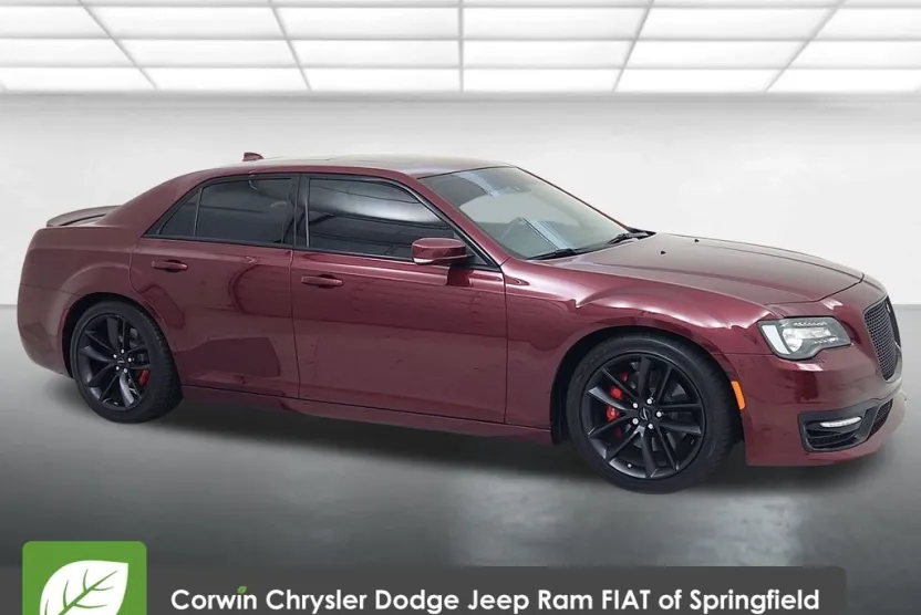 2023 Chrysler 300 C photo 1