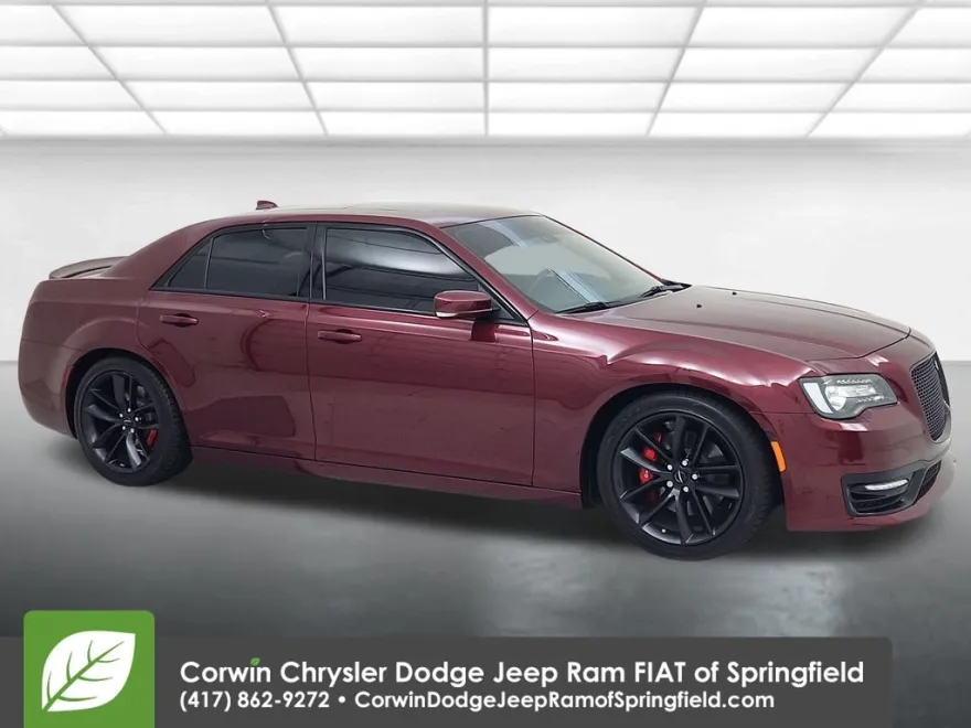 2023 Chrysler 300 C photo 1