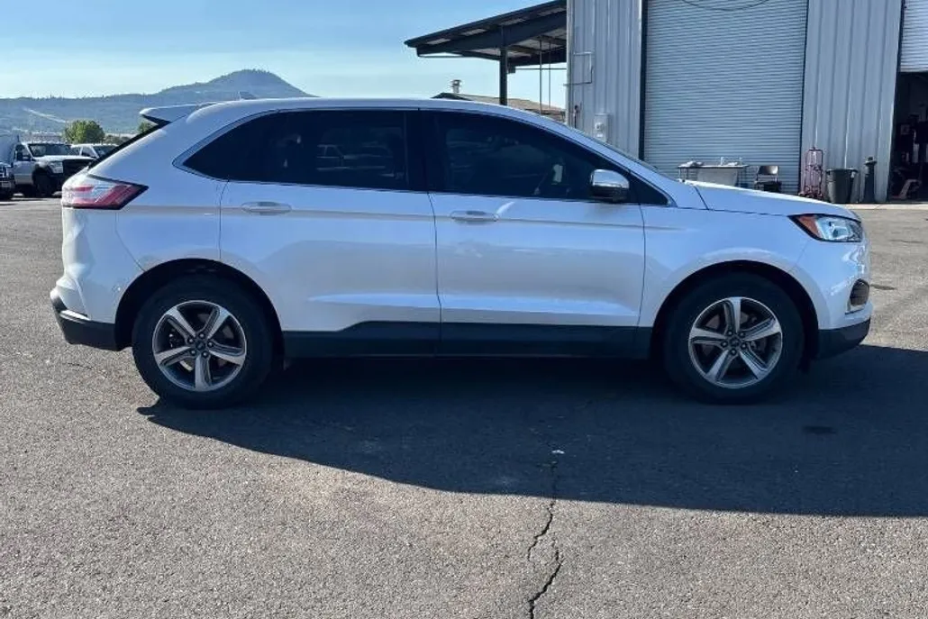 2019 Ford Edge SEL photo 1