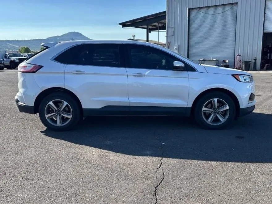 2019 Ford Edge SEL photo 1