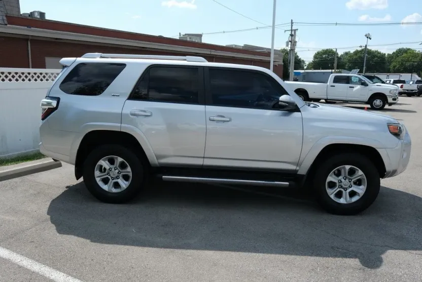 2017 Toyota 4Runner SR5 Premium photo 1