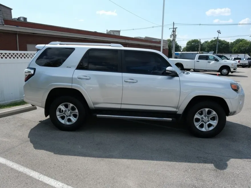 2017 Toyota 4Runner SR5 Premium photo 1