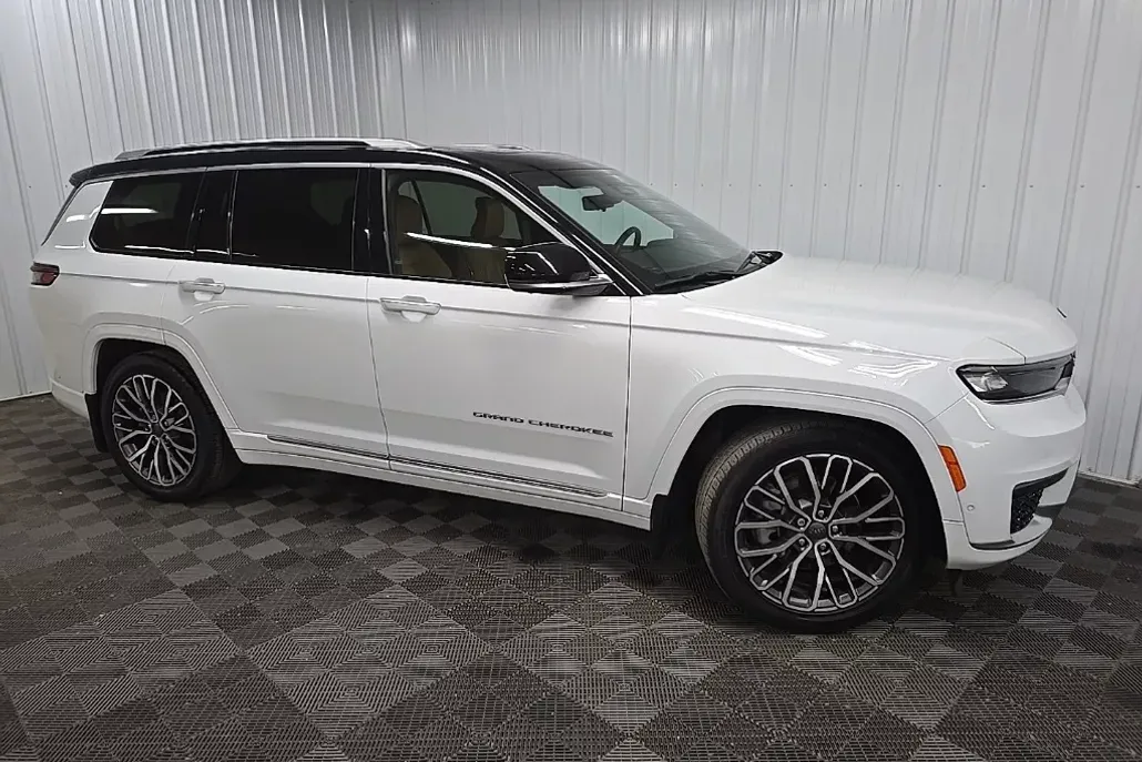 2021 Jeep Grand Cherokee L Summit Reserve photo 1
