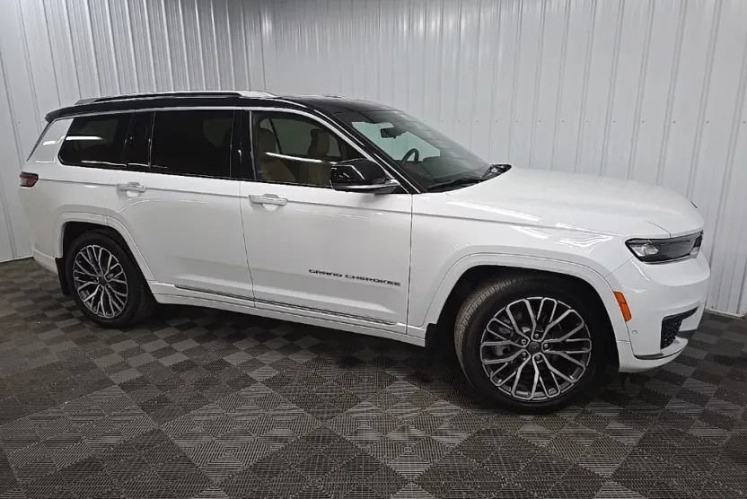 2021 Jeep Grand Cherokee L Summit Reserve photo 1
