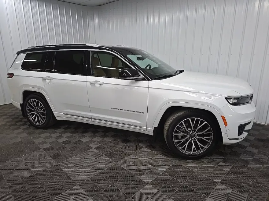 2021 Jeep Grand Cherokee L Summit Reserve photo 1