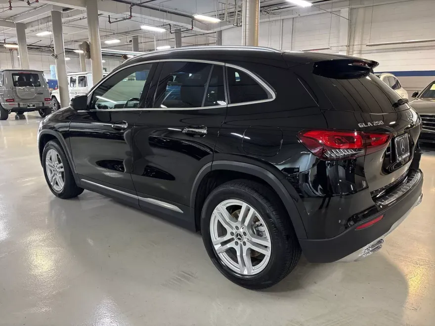 2023 Mercedes Benz GLA 250 photo 1