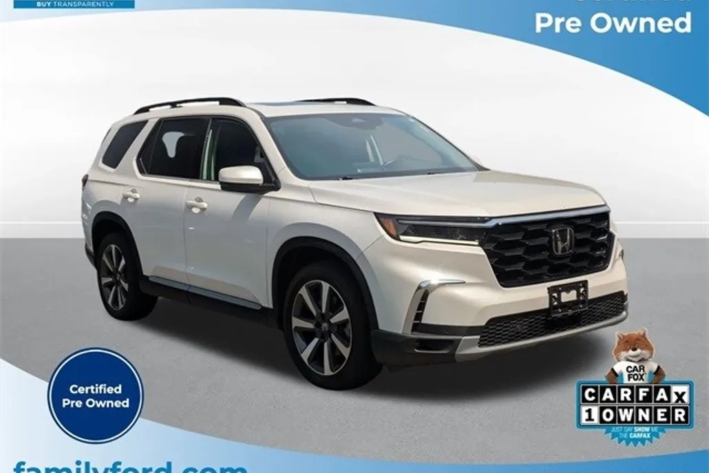 2023 Honda Pilot Touring photo 1