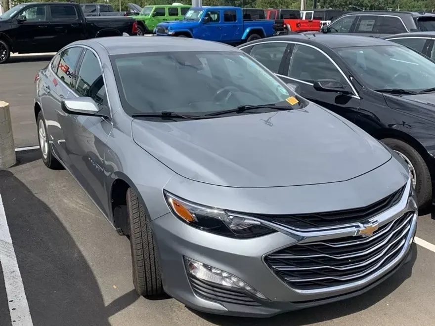 2024 Chevrolet Malibu 1LT photo 1