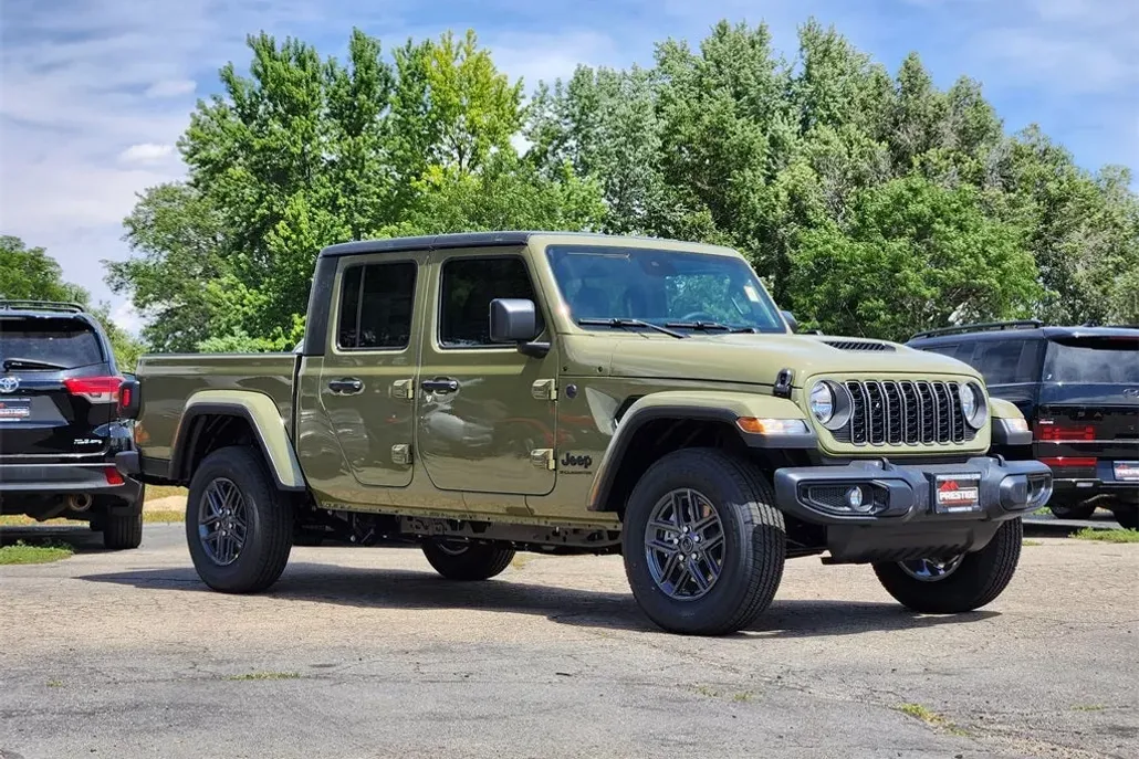 2025 Jeep Gladiator Sport S photo 1
