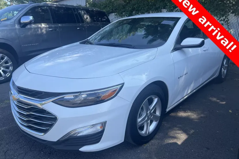2022 Chevrolet Malibu LS photo 1