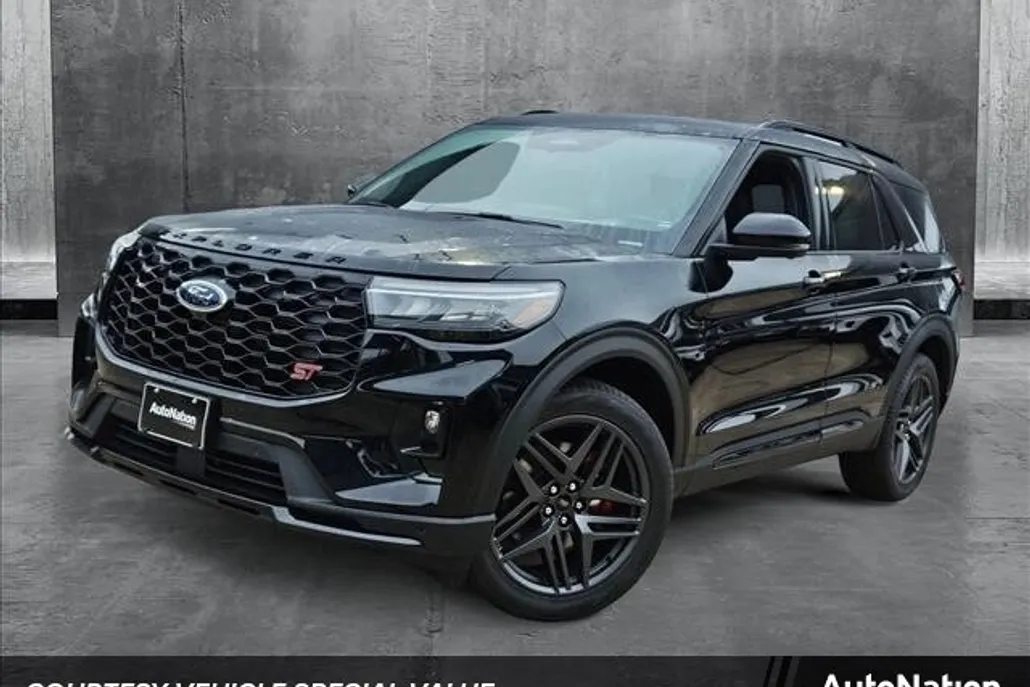 2025 Ford Explorer ST photo 1