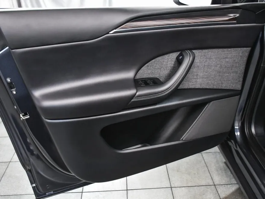 2024 Tesla Model X photo 4