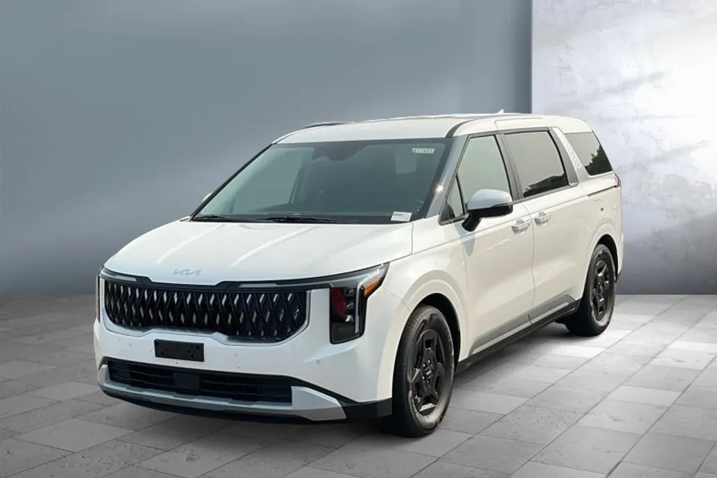 2025 Kia Carnival LXS photo 1