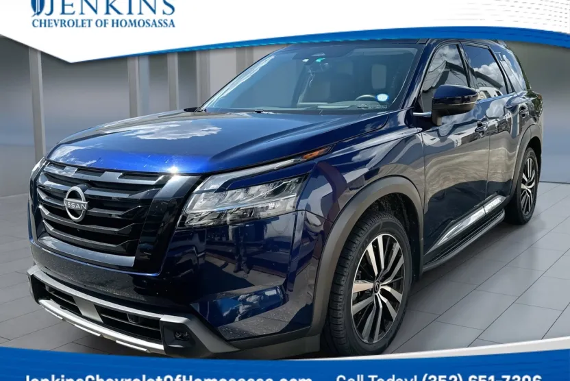 2023 Nissan Pathfinder Platinum photo 1