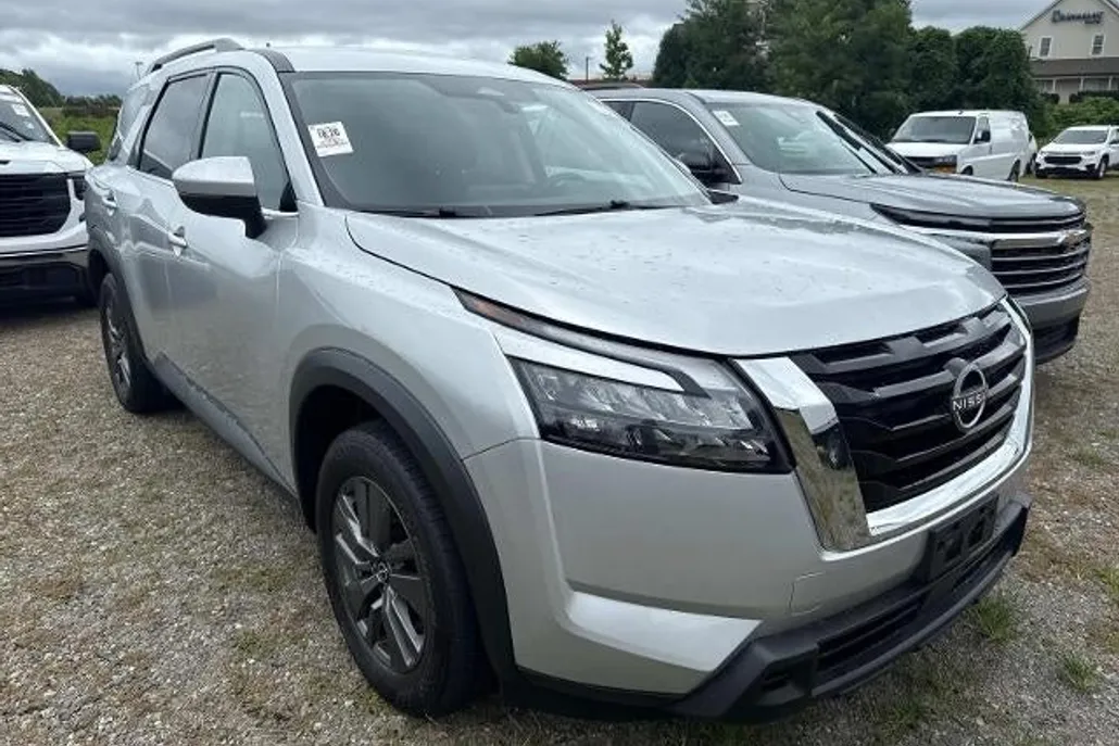 2024 Nissan Pathfinder SV photo 1