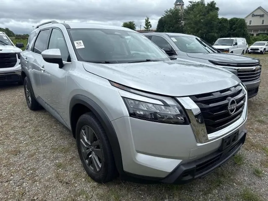 2024 Nissan Pathfinder SV photo 1