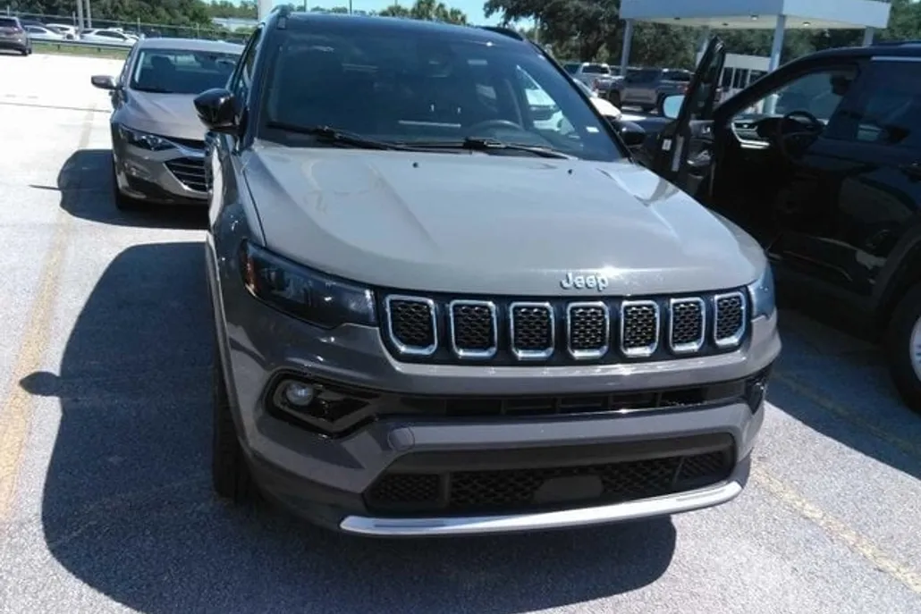 2023 Jeep Compass Limited photo 1