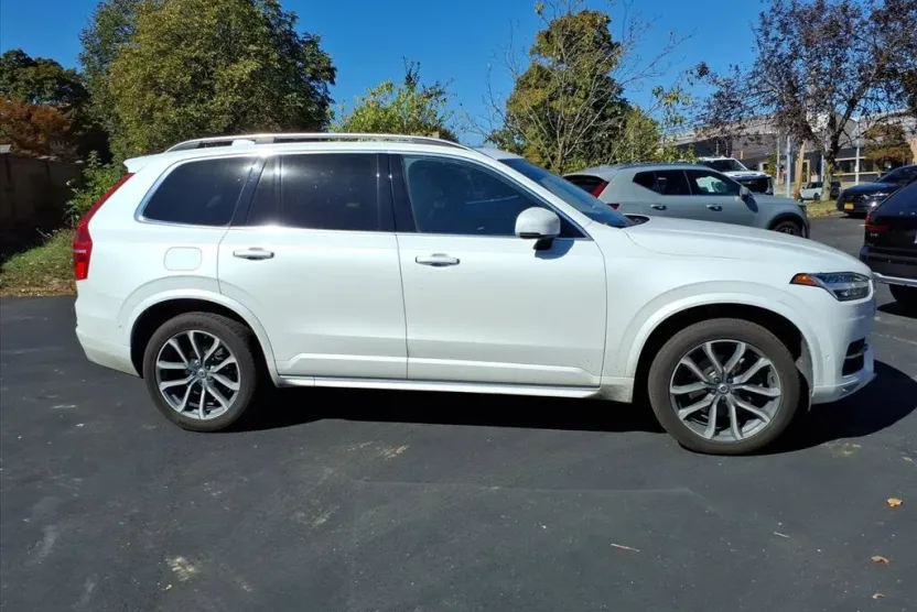 2018 Volvo XC90 T6 AWD Momentum photo 1