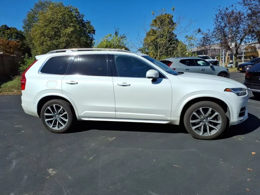 2018 Volvo XC90 T6 AWD Momentum photo 1